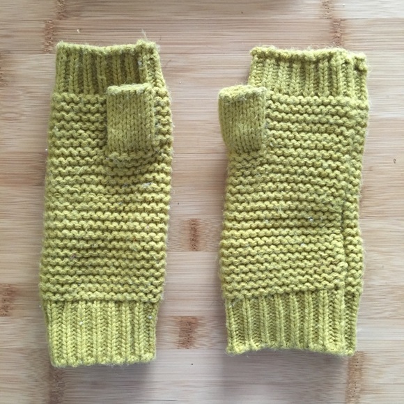 Accessories - Knit green fingerless mittens